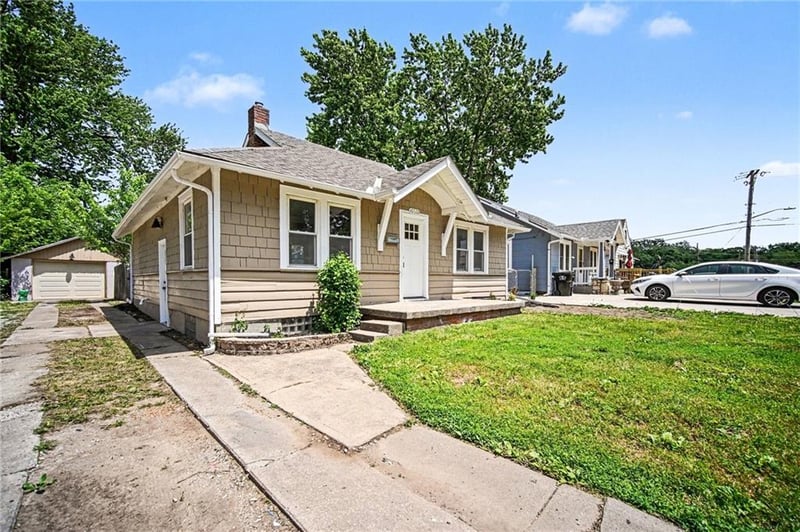 10526 9th St, Independence, MO 64053