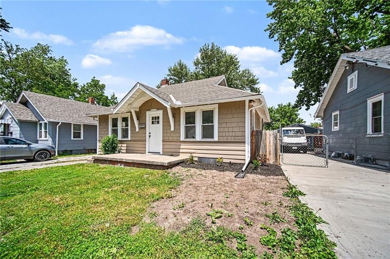 10526 9th St, Independence, MO 64053
