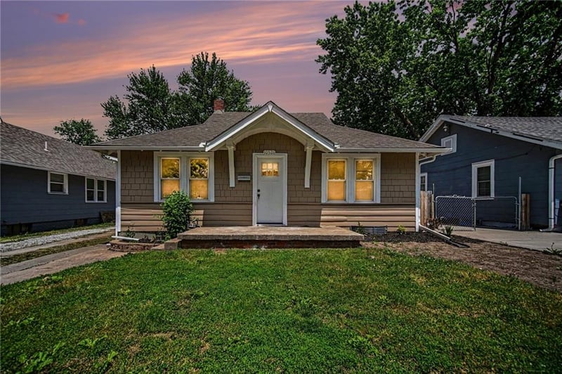 10526 9th St, Independence, MO 64053