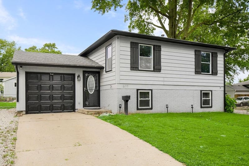 611 N Aztec Pl, Independence, MO 64056