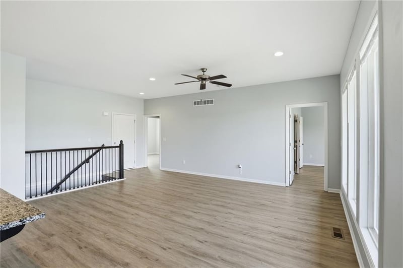 21709 Ridge Ct, Peculiar, MO 64078