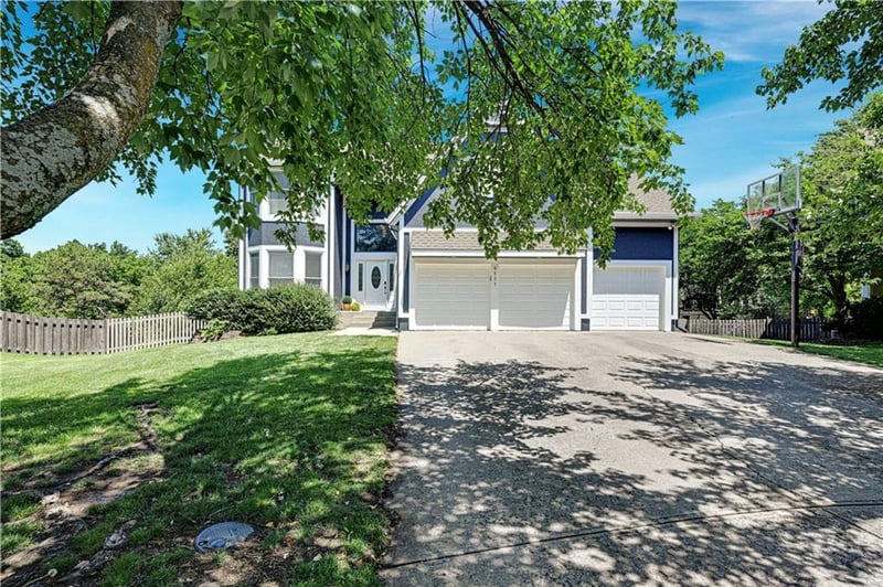 8537 W 145th Ter, Overland Park, KS 66223
