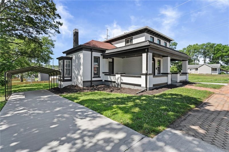 222 Market St, Warrensburg, MO 64093
