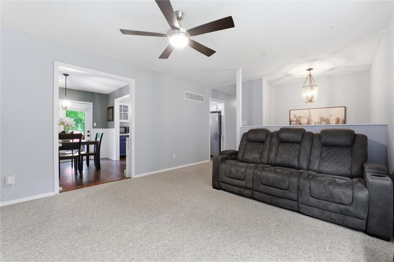 629 36th Ter, Lee's Summit, MO 64082