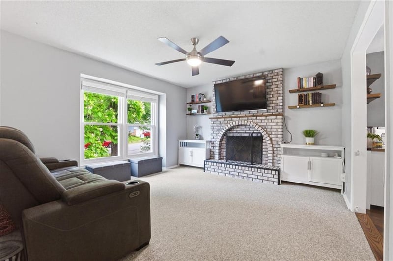 629 36th Ter, Lee's Summit, MO 64082