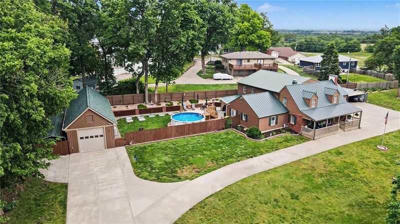 1 Ridgeland Rd, Country Club, MO 64505