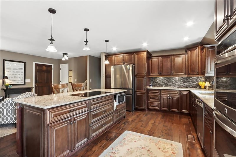 6911 128th St, Grandview, MO 64030