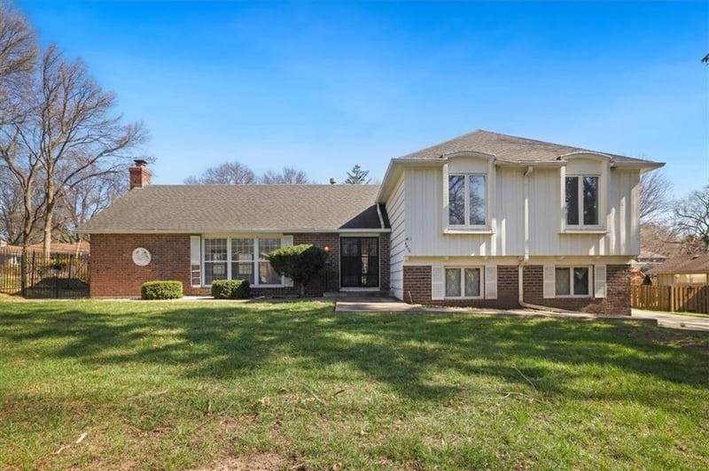 4808 81st St, Prairie Village, KS 66208