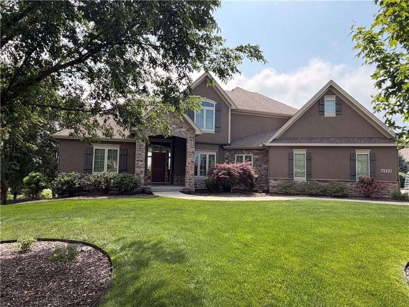 11775 81st St, Parkville, MO 64152