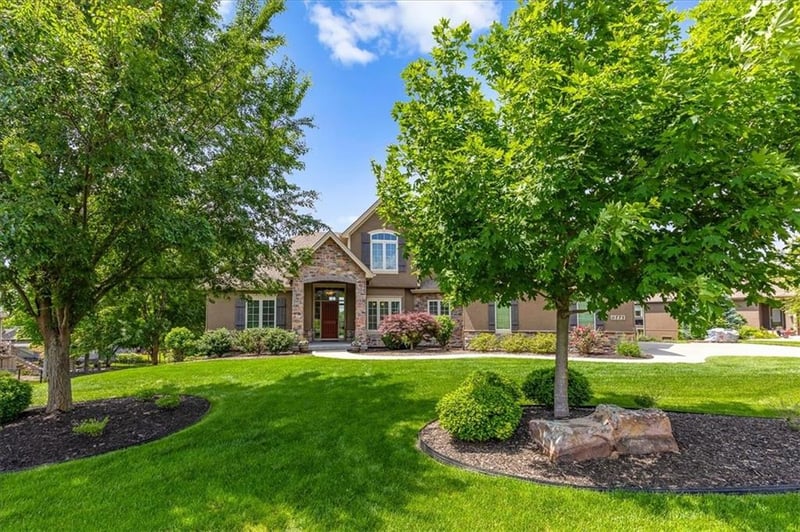 11775 81st St, Parkville, MO 64152