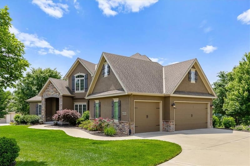 11775 81st St, Parkville, MO 64152