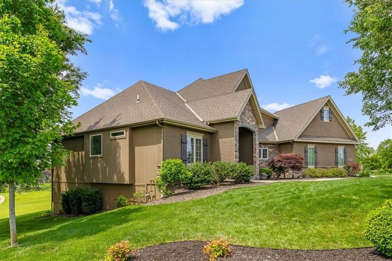 11775 81st St, Parkville, MO 64152
