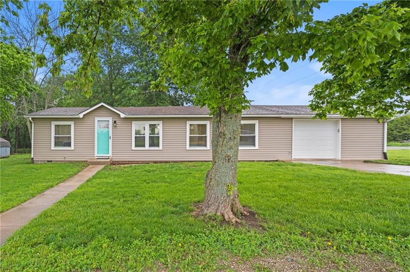 125 Silver Shadow Ln, Linn Valley, KS 66040