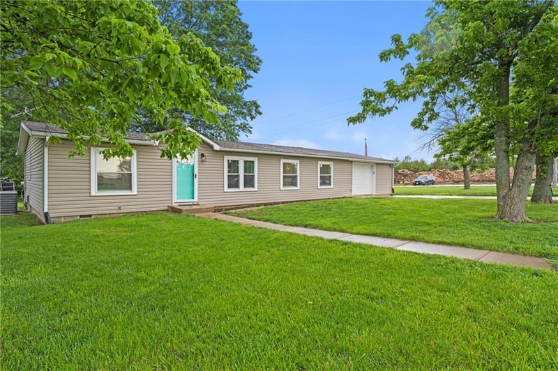 125 Silver Shadow Ln, Linn Valley, KS 66040