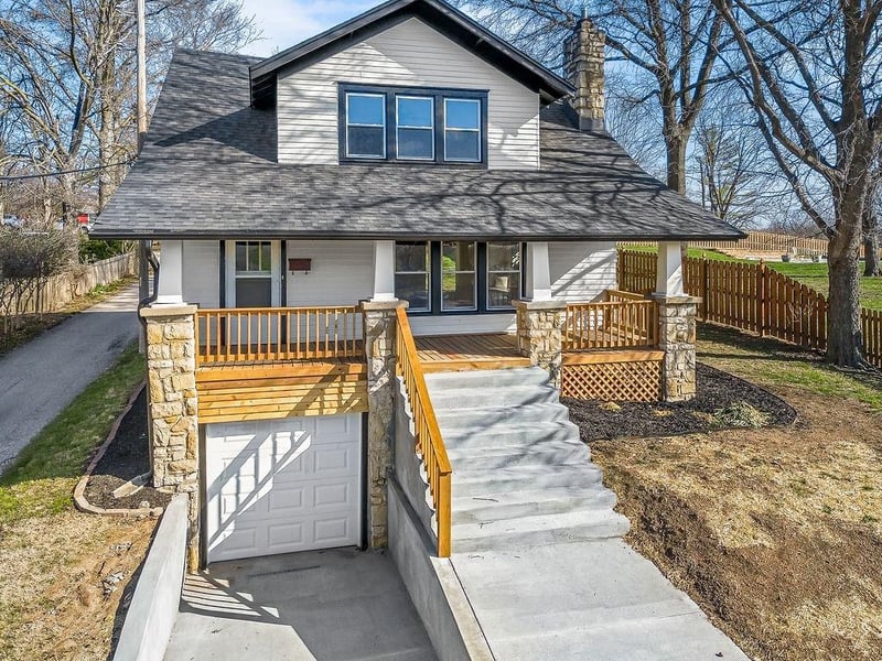 730 College St, Liberty, MO 64068