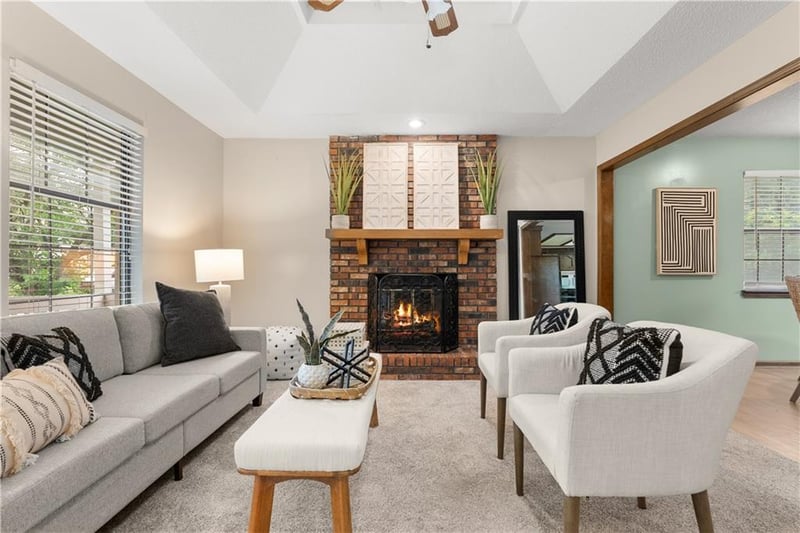 914 7th St, Lee's Summit, MO 64063