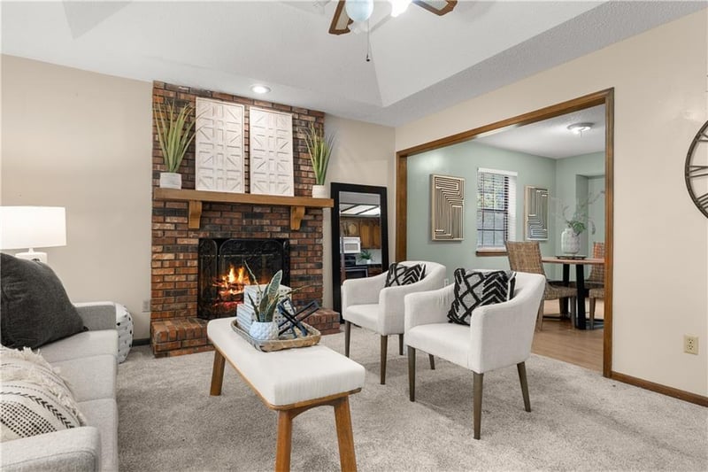914 7th St, Lee's Summit, MO 64063