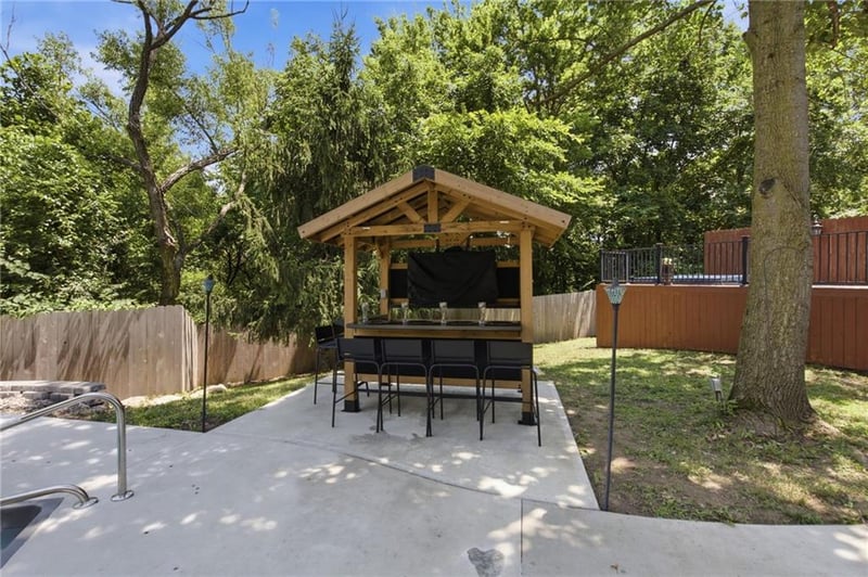 18065 Canterbury Rd, Stilwell, KS 66085