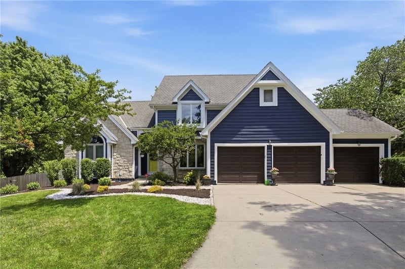 18065 Canterbury Rd, Stilwell, KS 66085