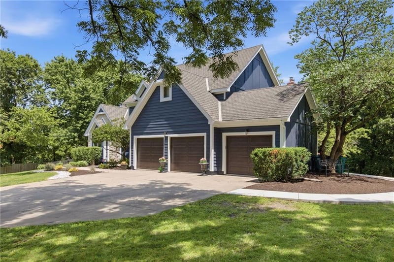 18065 Canterbury Rd, Stilwell, KS 66085