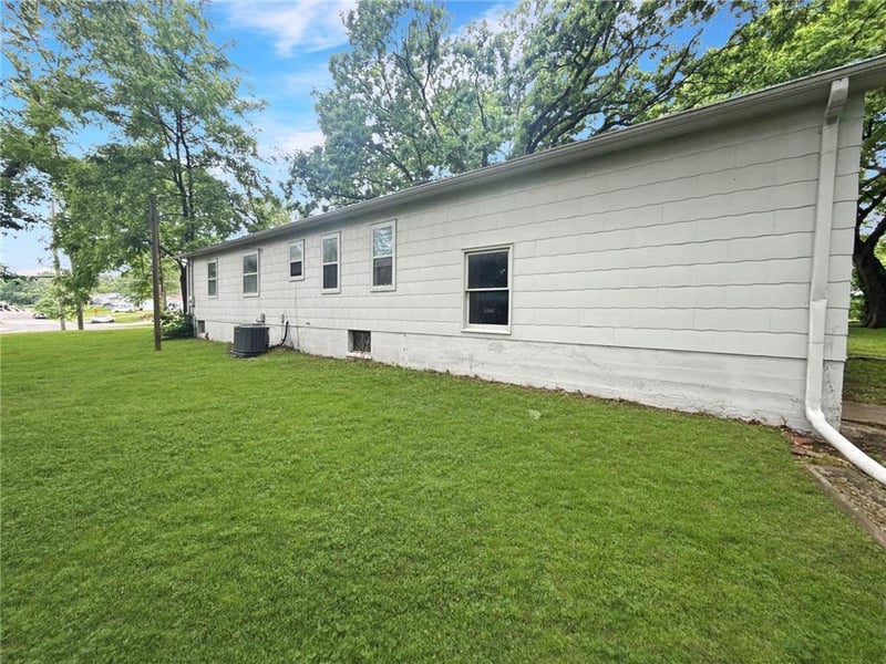 9004 55th St, Raytown, MO 64133