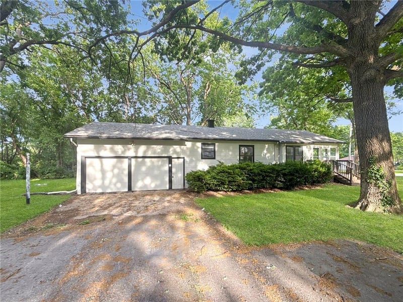 9004 55th St, Raytown, MO 64133