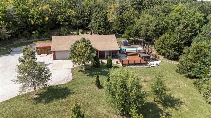 28818 303rd St, Paola, KS 66071