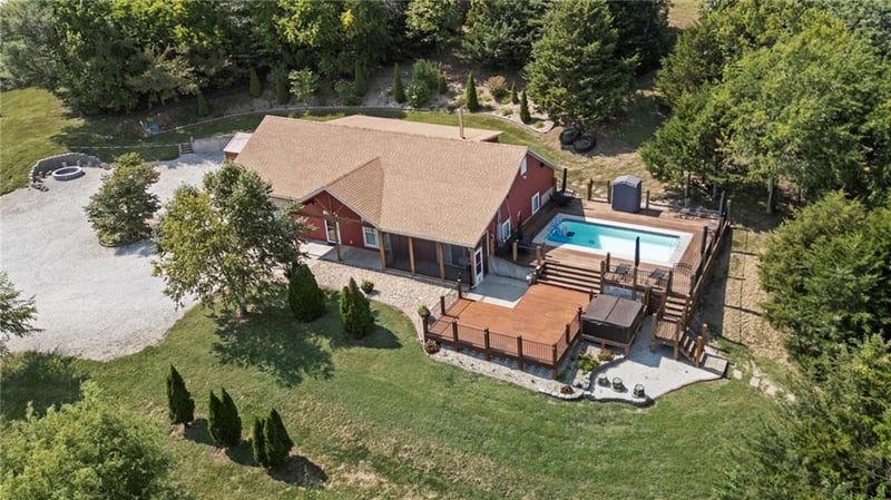 28818 303rd St, Paola, KS 66071