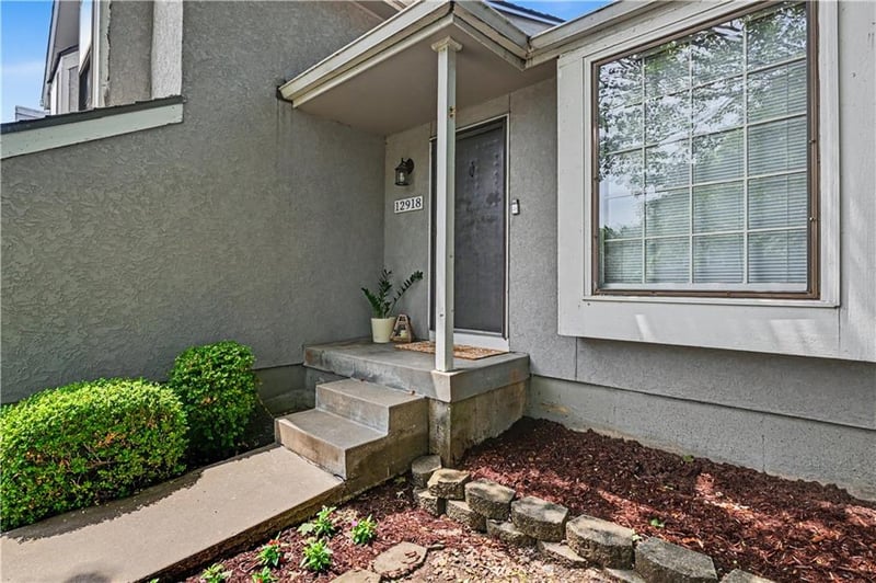 12918 W 108th St, Overland Park, KS 66210