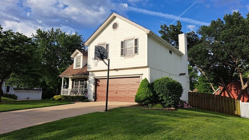 1685 Sunset St, Olathe, KS 66061