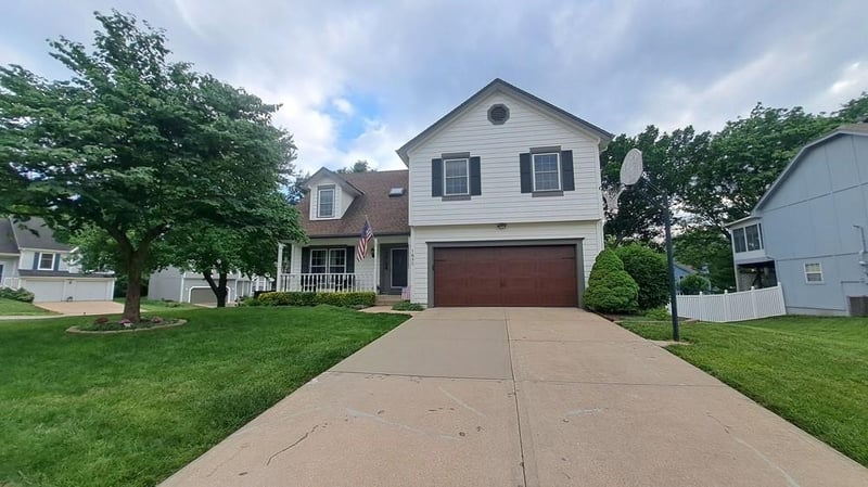 1685 Sunset St, Olathe, KS 66061