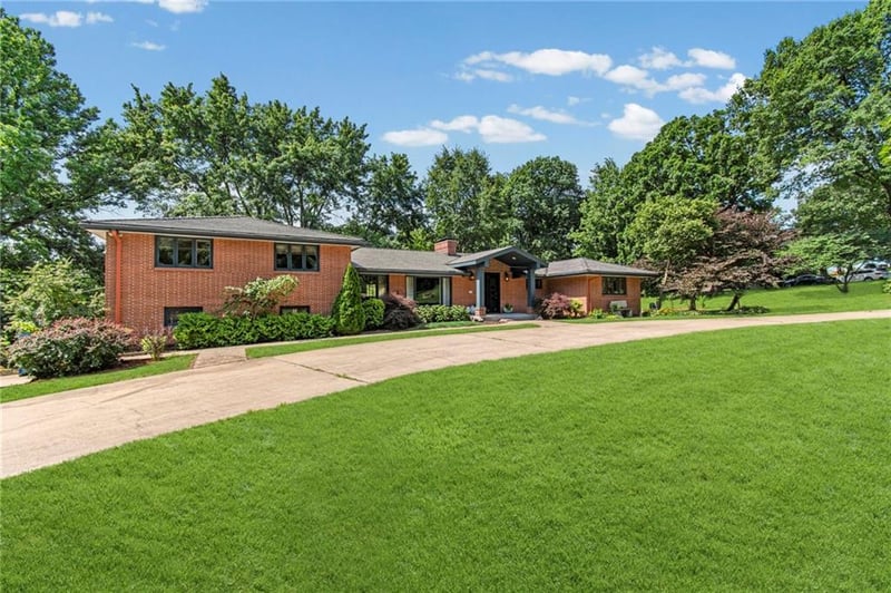 425 S Woodland Dr, Kansas City, MO 64118