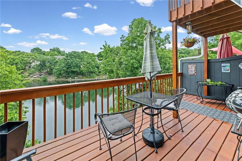 232 NE Bayview Dr, Lee's Summit, MO 64064