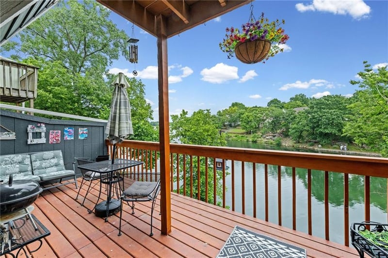 232 NE Bayview Dr, Lee's Summit, MO 64064