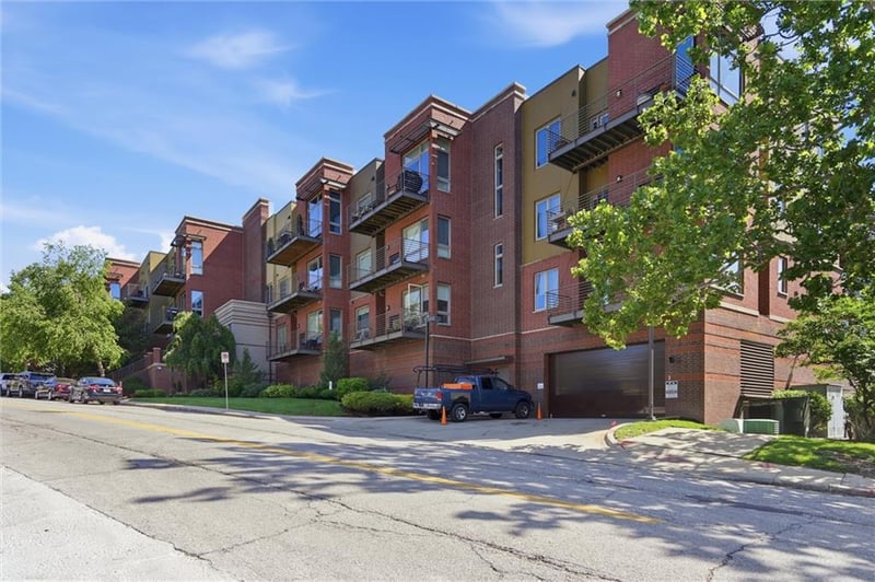 4521 Wornall Rd #211, Kansas City, MO 64111