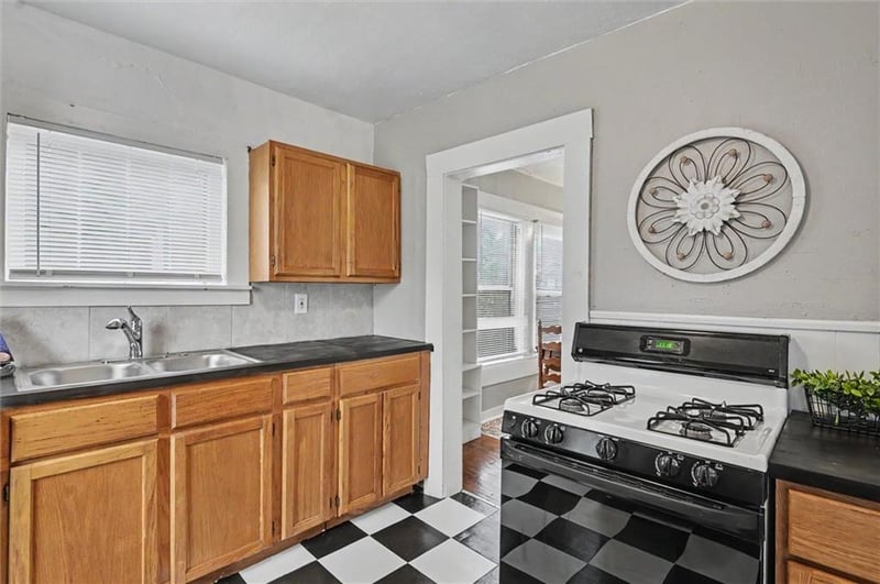 1118 Pennsylvania St, Lawrence, KS 66044