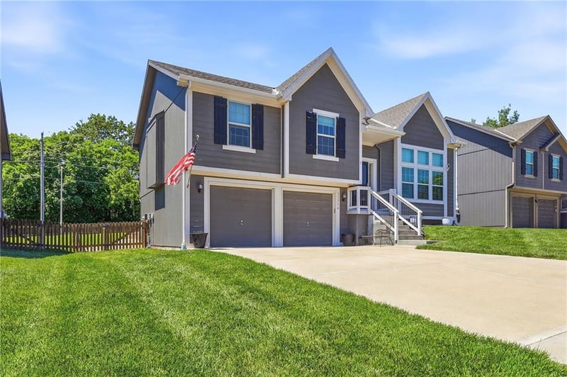 11716 N Farley Ave, Kansas City, MO 64157