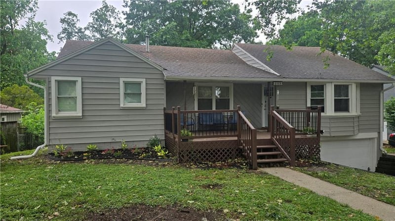 4900 Park Ln, Kansas City, MO 64118