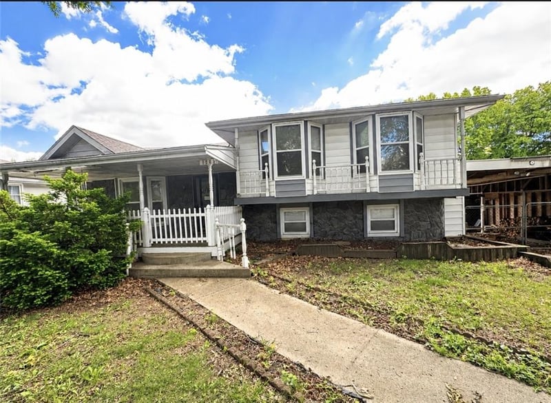 1209 Madison St, Lee's Summit, MO 64081