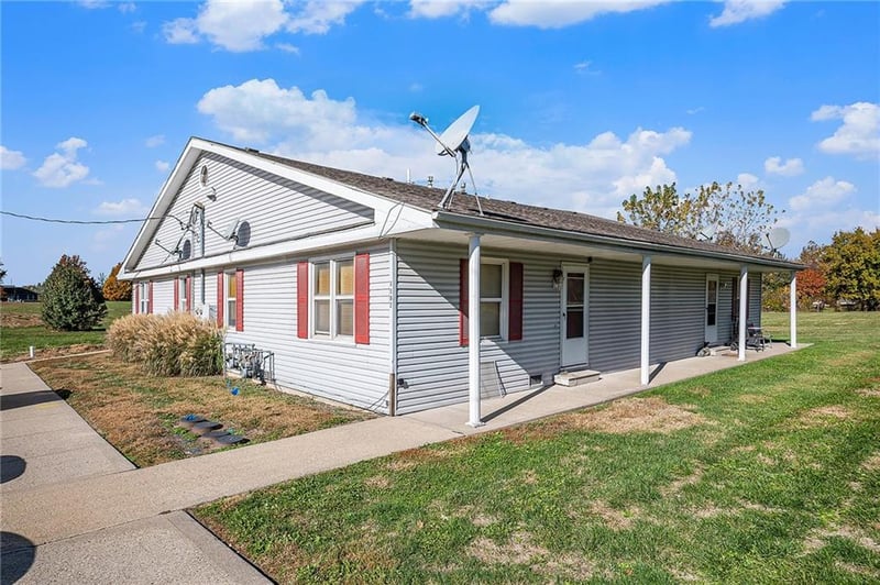 1100 Colonial Dr, Lathrop, MO 64465