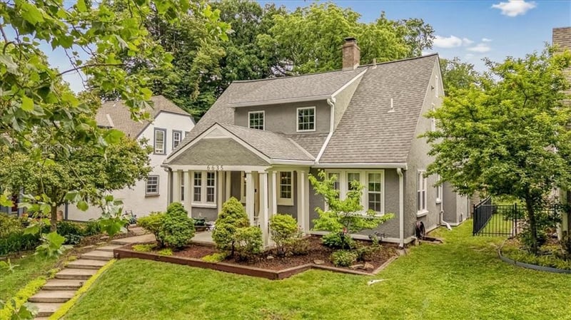 6635 Edgevale Rd, Kansas City, MO 64113