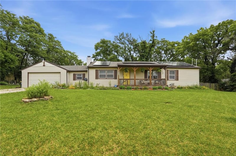 7305 James A Reed Rd, Kansas City, MO 64133