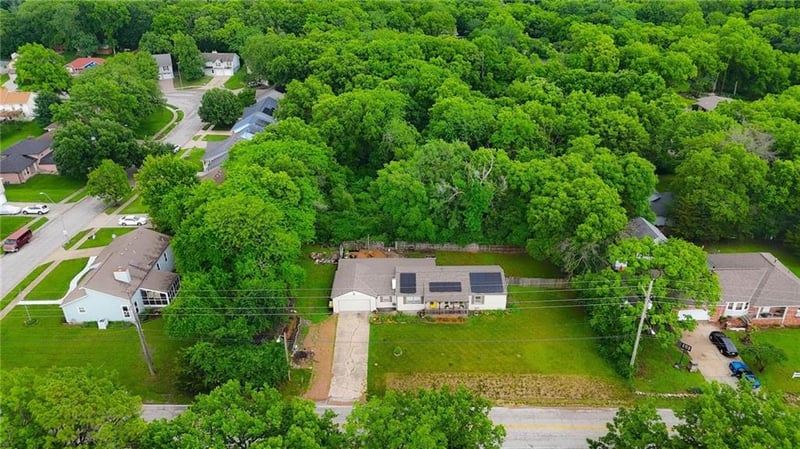 7305 James A Reed Rd, Kansas City, MO 64133