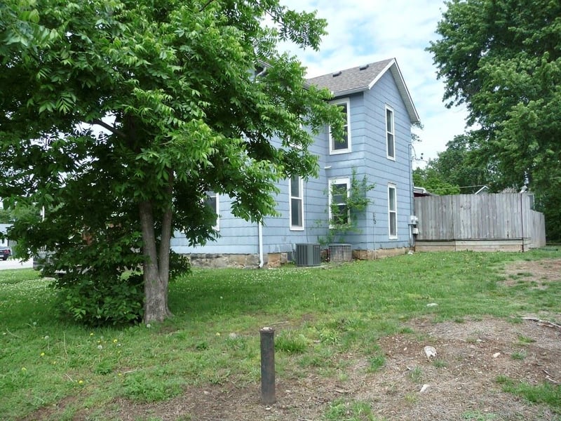 325 Mcgoodwin St, Warrensburg, MO 64093