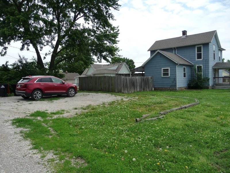 325 Mcgoodwin St, Warrensburg, MO 64093