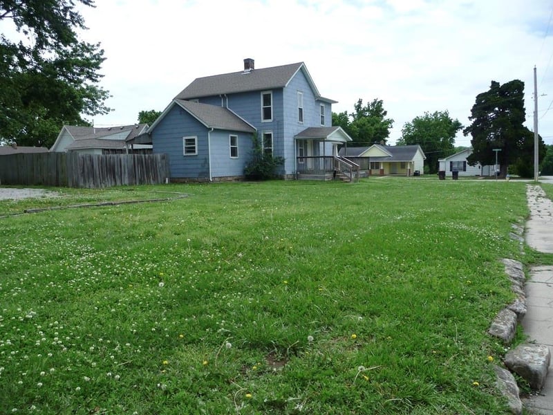 325 Mcgoodwin St, Warrensburg, MO 64093