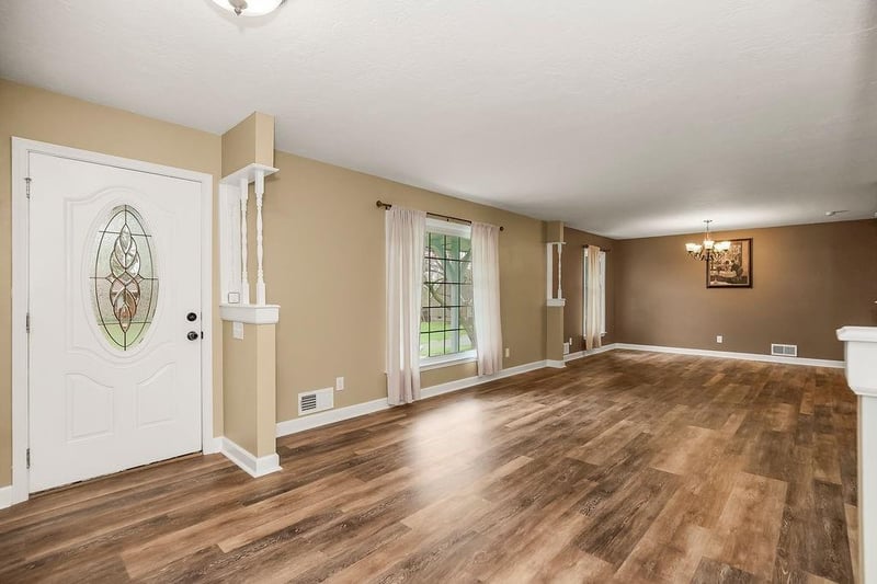 319 SE Ridgeview Dr, Lee's Summit, MO 64063