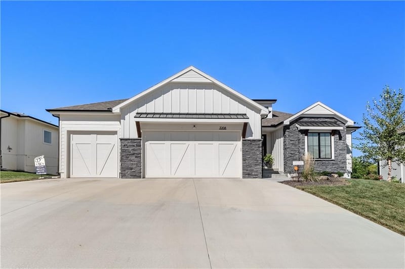 3208 Saddlebred Ter, Lee's Summit, MO 64082