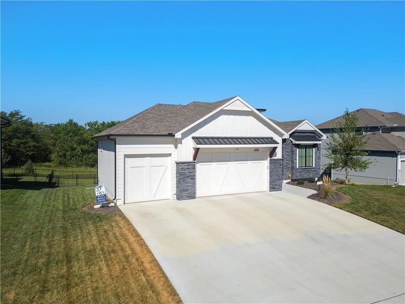 3208 Saddlebred Ter, Lee's Summit, MO 64082