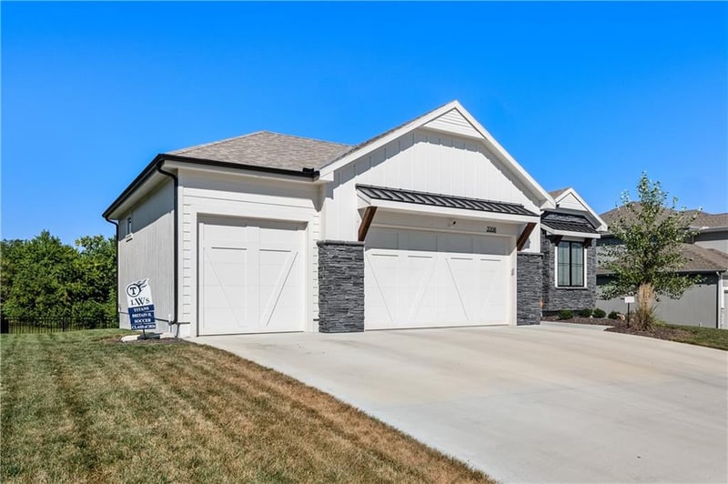 3208 Saddlebred Ter, Lee's Summit, MO 64082